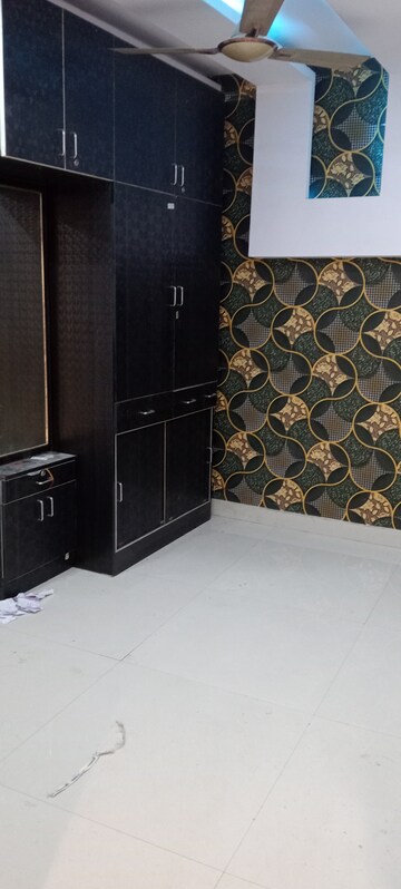 Furnished Amenities in 3 BHK Builder Floor at Govindpuri – for Rent
