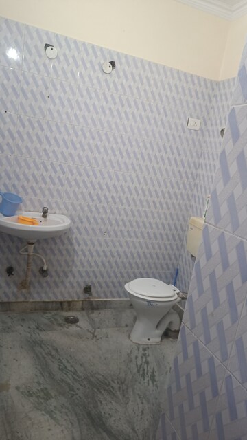 Bathroom in 2 BHK Builder Floor at Sector 48 – for Rent