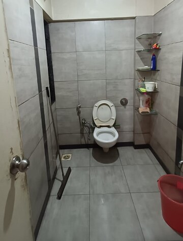 Bathroom in 4 BHK Apartment at New Shiv Shakti Tower, Andheri West – for Rent