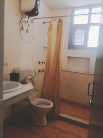 Bathroom in 3 BHK Builder Floor at Unitech South City II, Sector 50 – for Rent