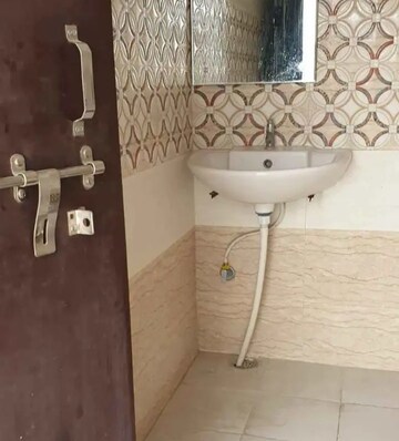 Bathroom in 2 BHK Villa at Jankipuram – for Rent