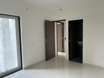 Room in 1 BHK Apartment at Millennium Flora, New Panvel Sector 17 – for Sale