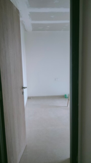 Room in 2 BHK Apartment at Dosti Eastern Bay, Wadala – for Rent