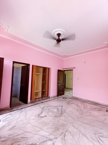 Room in 3 BHK Independent House at Sector 16 – for Rent
