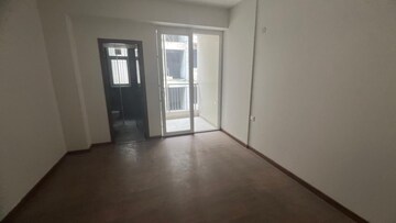 Room in 3 BHK Apartment at Tata Primanti-Tower Residences, Sector 72 – for Sale