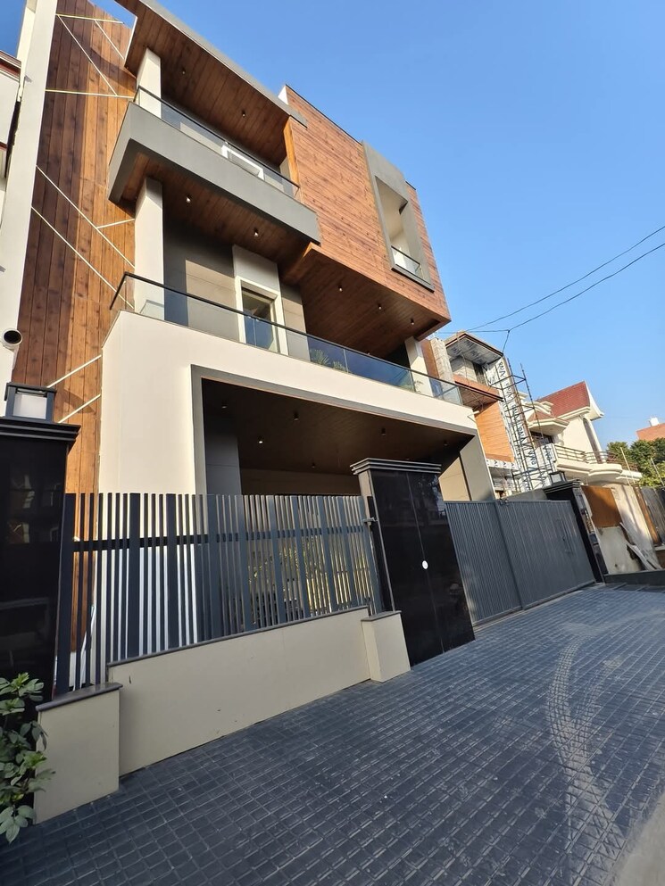 Exterior View, sunny enclave 6 Bedroom 250 Sq.Yd. Independent House In Sunny Enclave Mohali 8040621