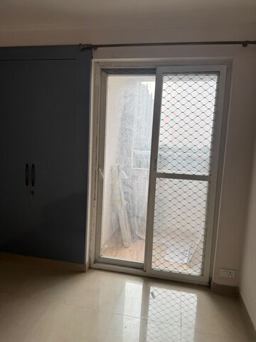 Room in 2 BHK Apartment at Amrapali Riverview, Amrapali Leisure Valley – for Rent