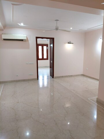 Room in 3 BHK Apartment at South Extension ii – for Sale