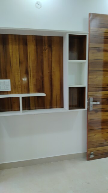 Furnished Amenities in 2 BHK Builder Floor at Mohan Garden – for Sale