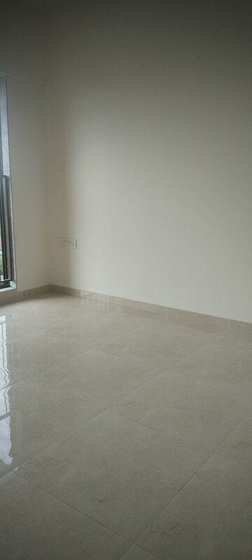 Room in 2 BHK Apartment at Sunteck Maxxworld, Naigaon East – for Rent
