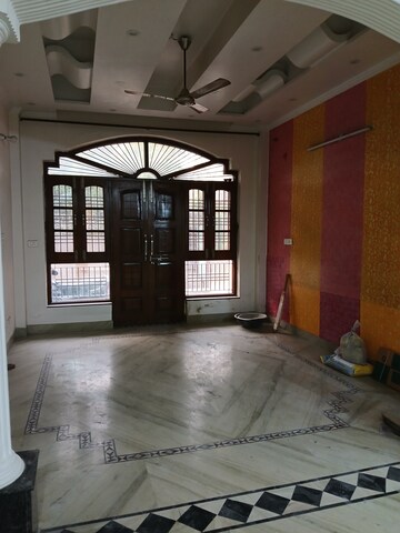 Staircase in 3 BHK Villa at RWA Apartments Sector 122, Sector 122 – for Rent