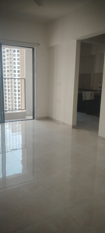 Room in 1 BHK Apartment at Sunteck Maxxworld, Naigaon East – for Rent