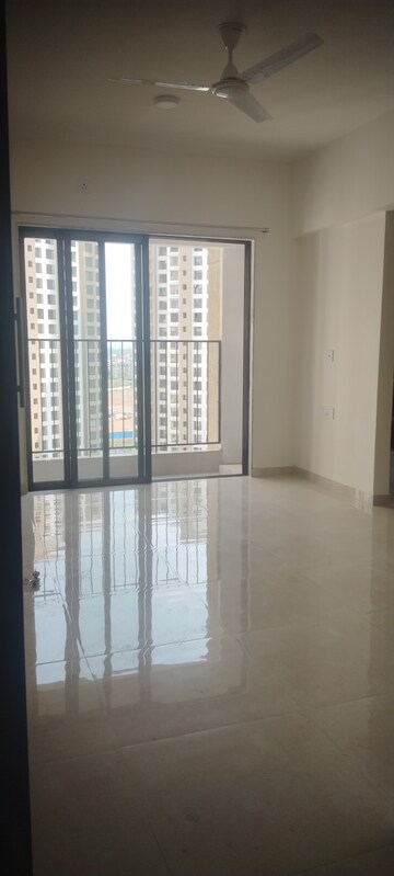 Room in 1 BHK Apartment at Sunteck Maxxworld, Naigaon East – for Rent