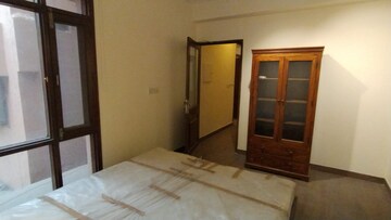 Room in 6 BHK Apartment at Safdarjang Enclave – for Sale
