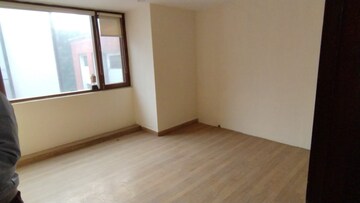Room in 6 BHK Apartment at Safdarjang Enclave – for Sale