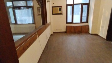  6 BHK Apartment at Safdarjang Enclave – for Sale