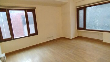 Room in 6 BHK Apartment at Safdarjang Enclave – for Sale