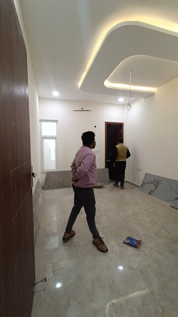 Master Bedroom in 3 BHK Villa at Gomti Nagar – for Sale