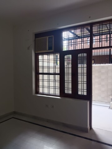 Room in 3 BHK Builder Floor at Sector 15 ii – for Rent