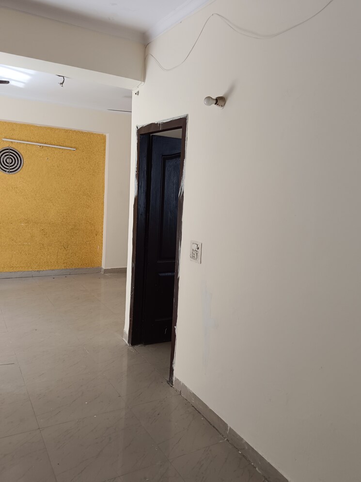 Room, amrapali-zodiac 2.5 Bedroom 1075 Sq.Ft. Apartment In Sector 120 Noida 8040871