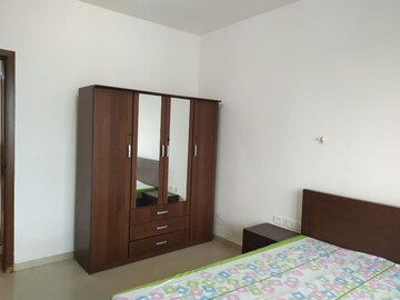 Room in 3 BHK Apartment at Oberoi Springs, Andheri West – for Rent