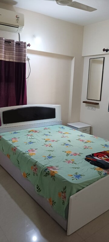 Bedroom in 2 BHK Apartment at Raheja Vistas Phase 3, Mohammadwadi – for Rent