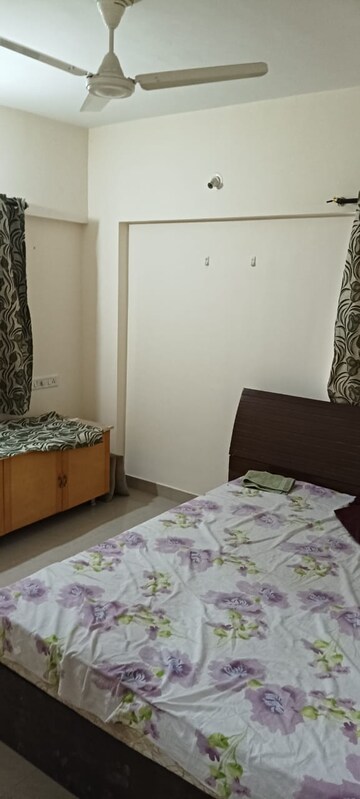 Bedroom in 2 BHK Apartment at Raheja Vistas Phase 3, Mohammadwadi – for Rent