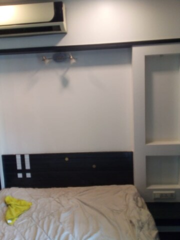 Room in 2.5 BHK Apartment at Gundecha Symphony, Andheri West – for Rent