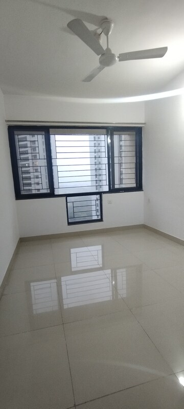 Room in 2 BHK Apartment at Nanded City Asawari, Nanded – for Rent