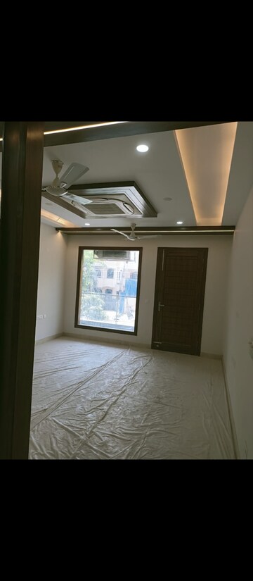 Room in 4 BHK Builder Floor at Palam Vihar Residents Association, Palam Vihar – for Rent