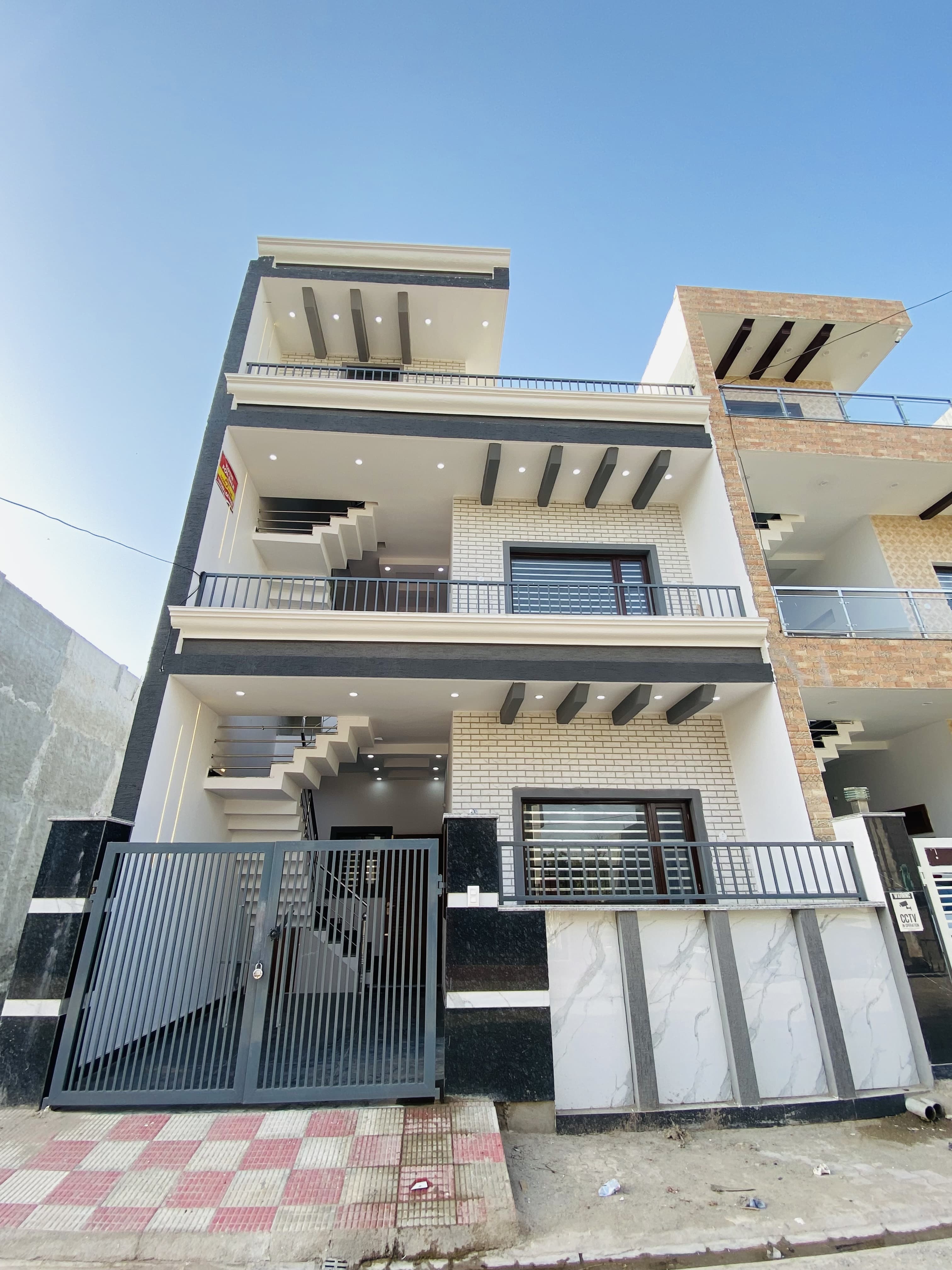 5 BHK + Servant Room,Study Room,Extra Room Villa For Sale in Sunny Enclave 