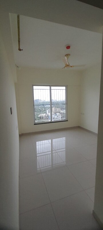 Room in 3 BHK Apartment at Kolte Patil Life Republic, Hinjewadi – for Rent