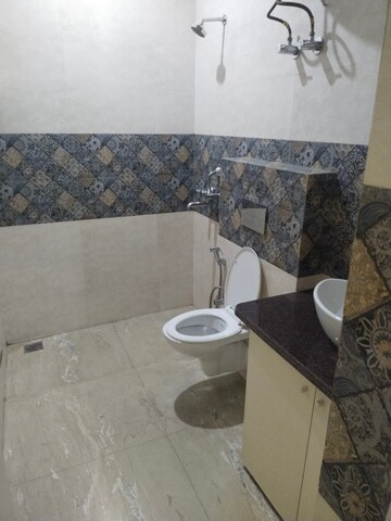 Master Bedroom in 3 BHK Apartment at Ashoka Group Housing Society, Sector 56 – for Rent
