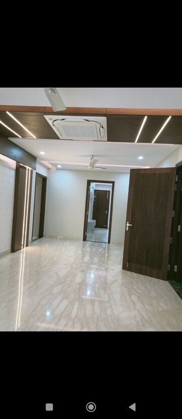 Building Lobby in 4 BHK Builder Floor at Palam Vihar Residents Association, Palam Vihar – for Rent