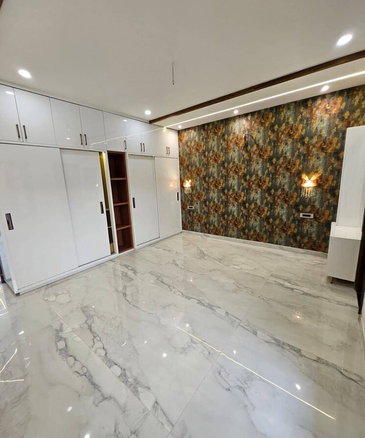 Room, sunny enclave 5 Bedroom 220 Sq.Yd. Independent House In Sunny Enclave Mohali 8041134