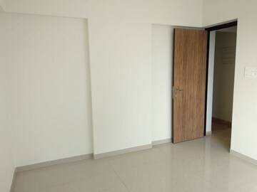 Room in 3 BHK Apartment at Lashkaria Green Height, Jogeshwari West – for Rent