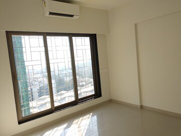 Room in 3 BHK Apartment at Lashkaria Green Height, Jogeshwari West – for Rent