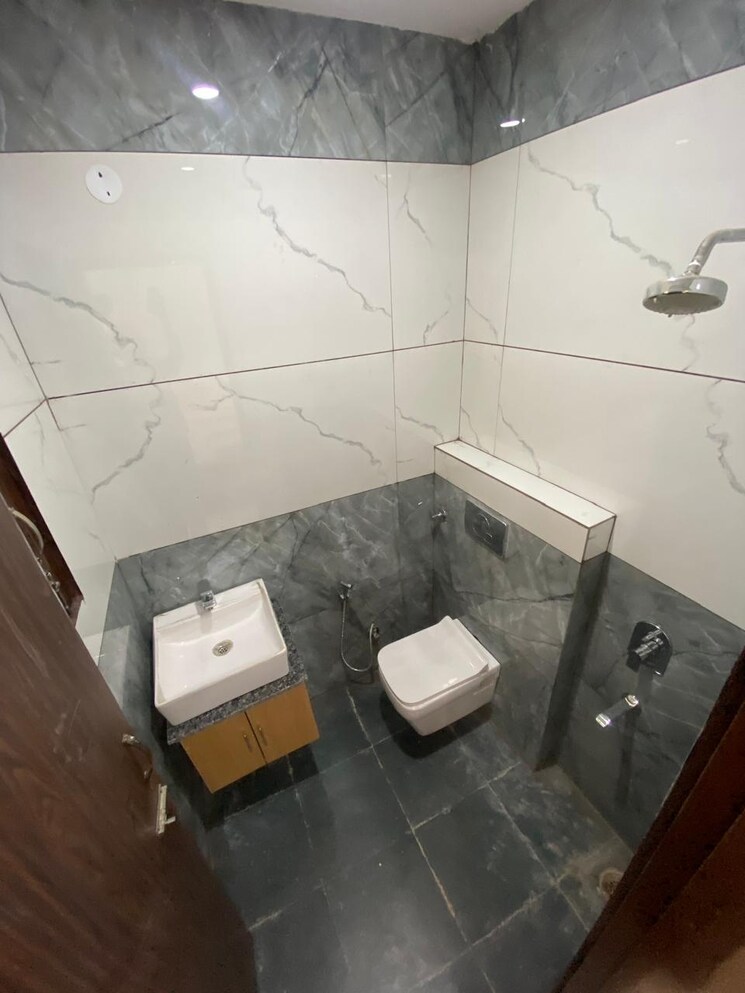 Bathroom, greater mohali 5 Bedroom 2200 Sq.Ft. Penthouse In Greater Mohali Mohali 8041160