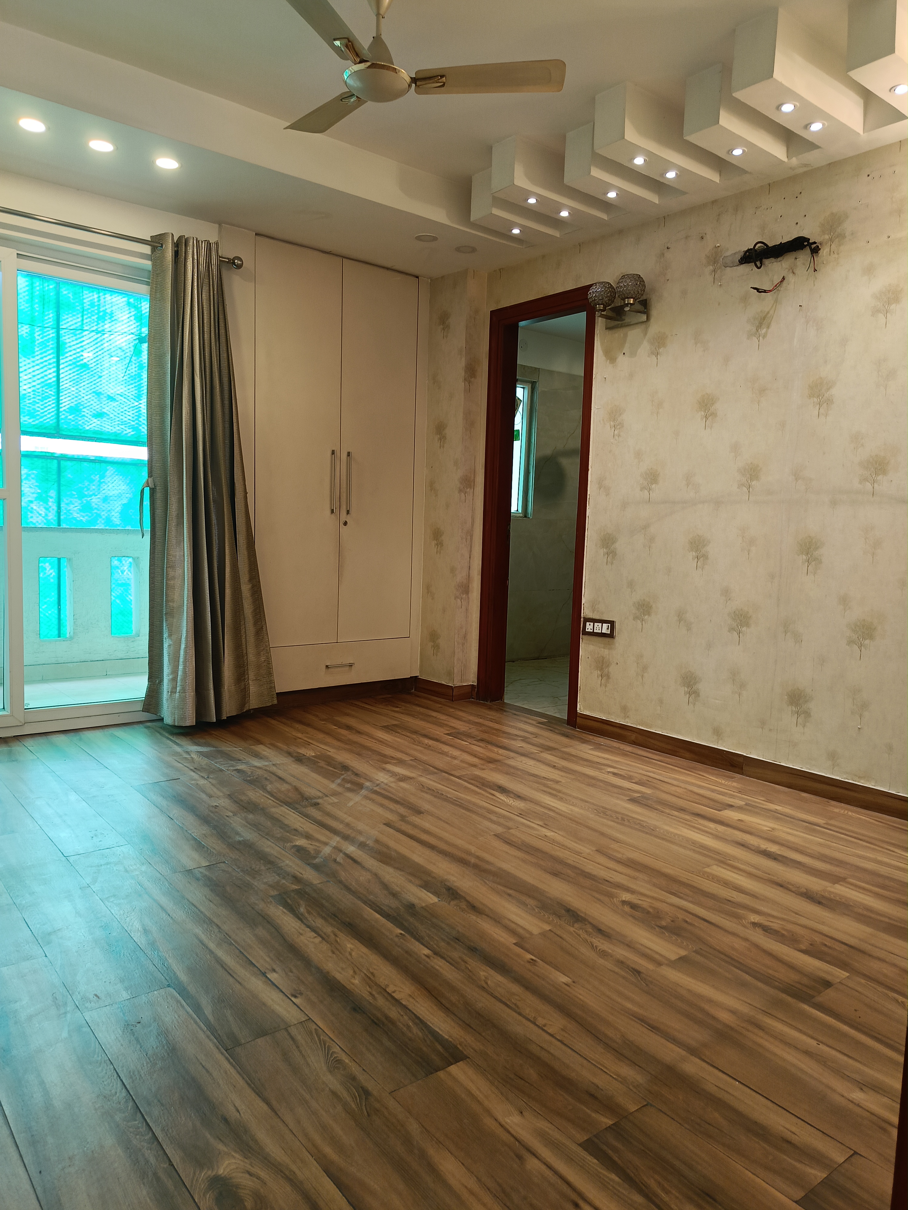 3 BHK + Pooja Room,Servant Room Builder Floor For Sale in Unitech South City II
