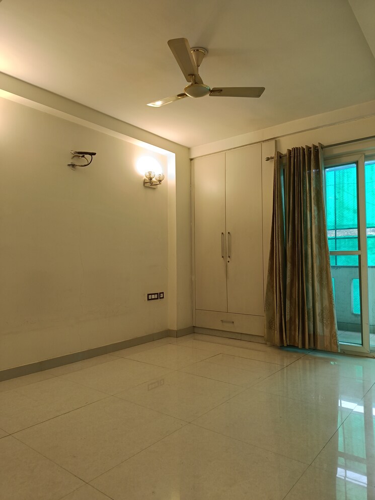 Room, unitech-south-city-ii 3 Bedroom 1800 Sq.Ft. Builder Floor In Sector 50 Gurgaon 8041183