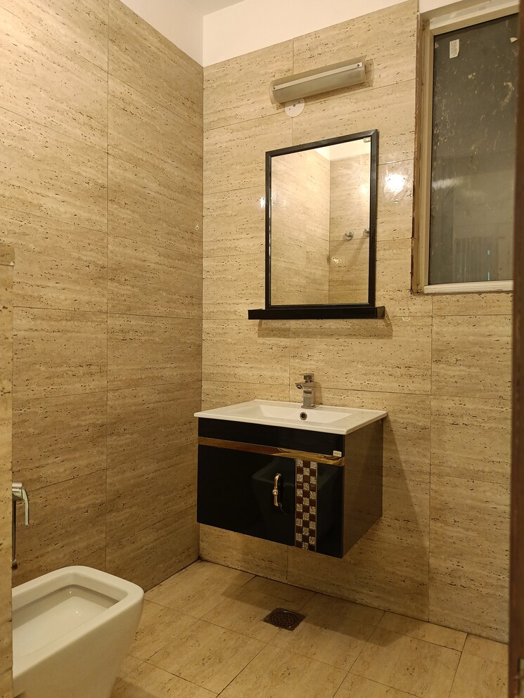 Attached Bathroom, unitech-south-city-ii 3 Bedroom 1800 Sq.Ft. Builder Floor In Sector 50 Gurgaon 8041183
