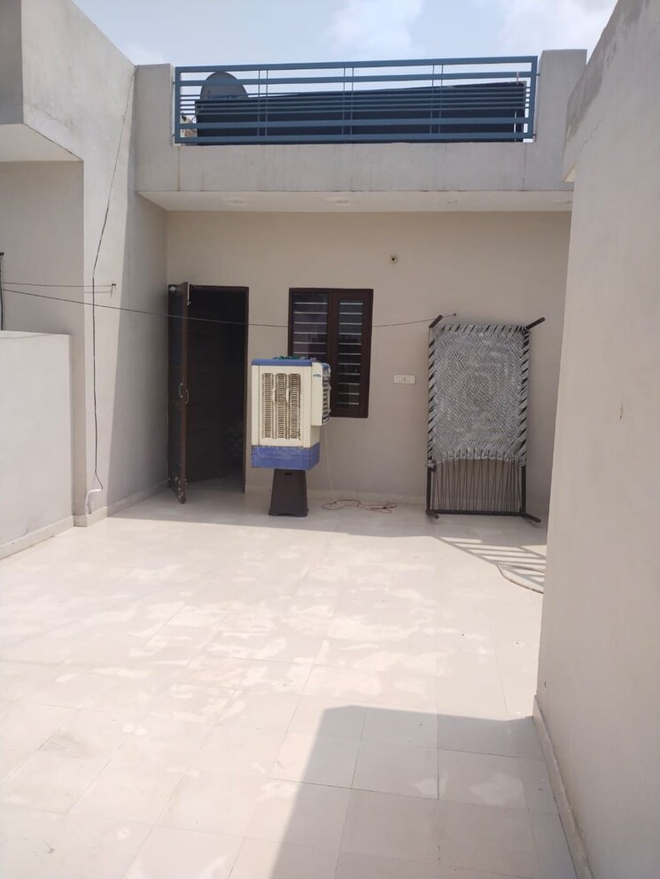 Room, kharar road 2 Bedroom 120 Sq.Yd. Independent House In Kharar Road Mohali 8041188