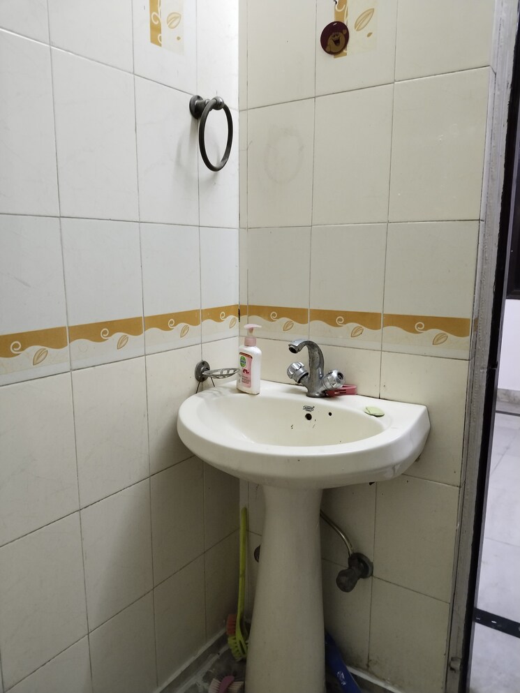 Attached Bathroom, khirki extension 2 Bedroom 850 Sq.Ft. Apartment In Khirki Extension Delhi 8041193
