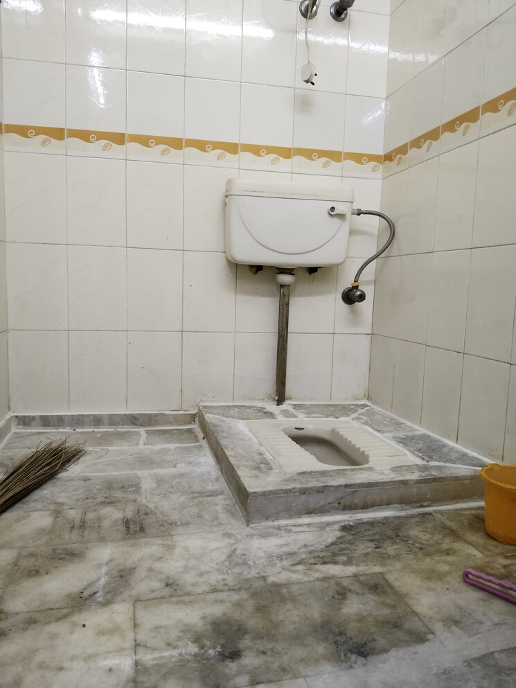 Bathroom, khirki extension 2 Bedroom 850 Sq.Ft. Apartment In Khirki Extension Delhi 8041193