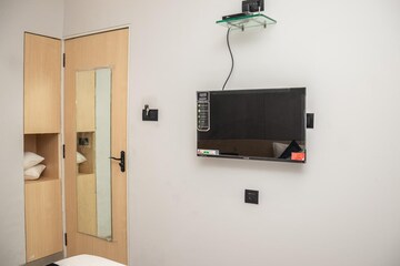 Furnished Amenities in 1 BHK Apartment at Vile Parle East – for Sale