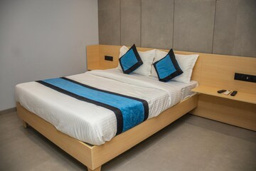 Bedroom in 1 BHK Apartment at Vile Parle East – for Sale