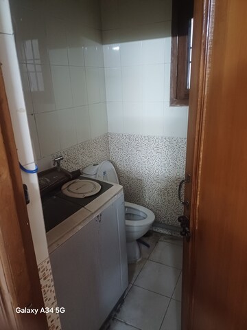 Furnished Amenities in 2 BHK Apartment at Penta Homes, Vip Road – for Rent