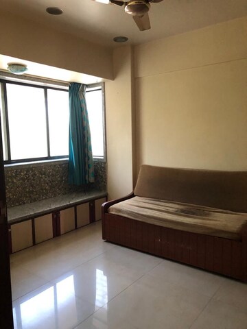 Room in 2 BHK Apartment at Raheja Classique, Andheri West – for Rent