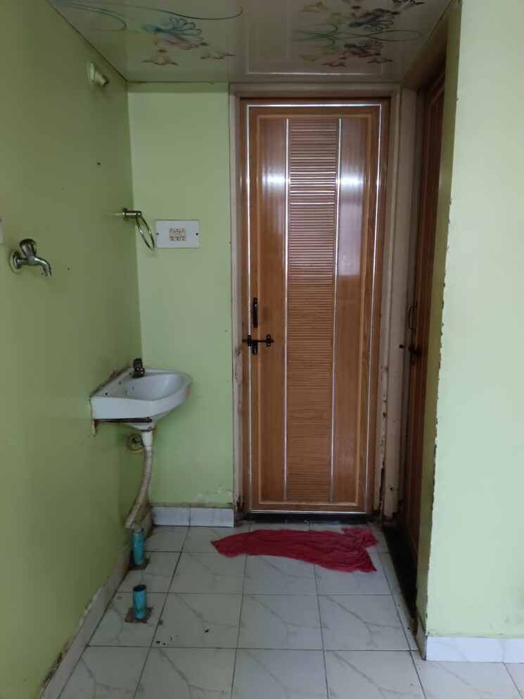 Bathroom, kute-vrundavan-society 1 Bedroom 580 Sq.Ft. Apartment In Akurdi Pune 8041382