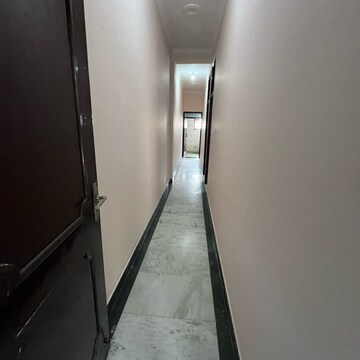 Building Lobby in 1.5 BHK Builder Floor at Ansal Sushant Lok I, Sector 43 – for Rent